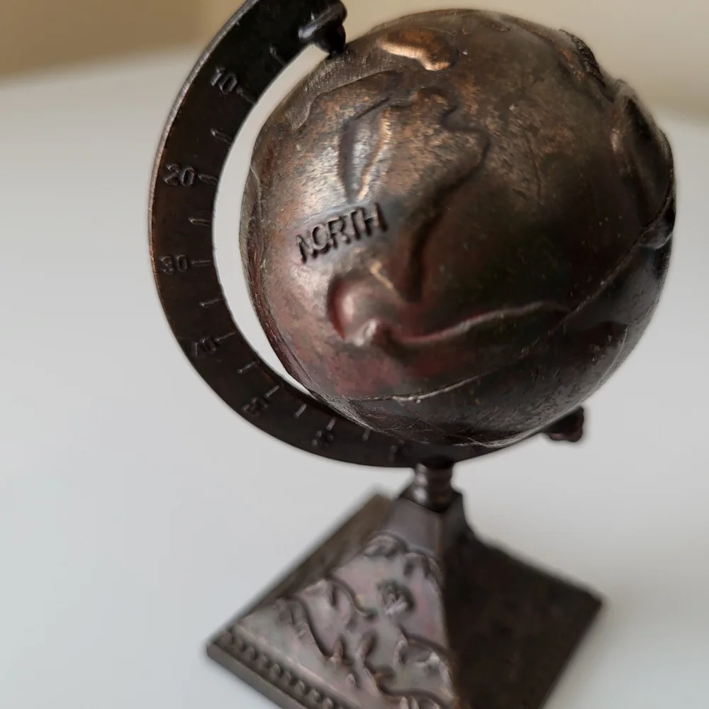 Vintage Hong Kong Die Cast Metal Miniature Globe Pencil Sharpener - Picture 5 of 16